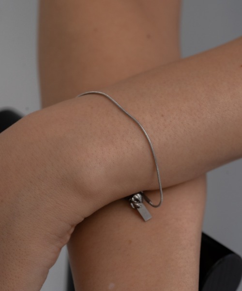 ebine(エビネ)の「1mm Simple Bracelet 金属アレルギー対応 サージカルステンレス(ブレスレット・レディース・ゴールド/シルバー/ピンクゴールド・FREE)」の15枚目の写真