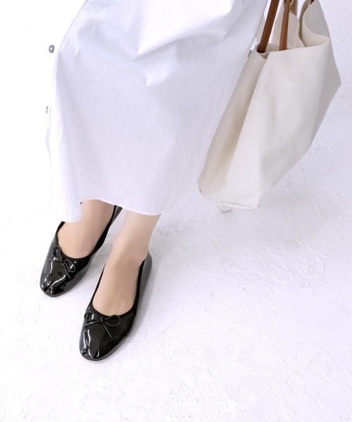 SOROTTO(ソロット)の「【子どもから大人まで】ふかふかインソールのぺたんこフィットシューズ(パンプス・レディース・ゴールド/ブラック/ブラック系その他/シルバー・22.5cm/23.0cm/23.5cm/25.0cm/25.5cm/19.0cm/20.0cm/24.0cm/24.5cm/22.0cm/21.0cm)」の1枚目の写真