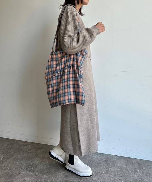 CPCM(シーピーシーエム)の「バッククロスもちもちニットアップ(ワンピース・レディース・ブラック/ベージュ/カーキ/マスタード・FREE)」の20枚目の写真