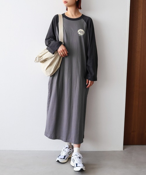 andme(アンドミー)の「配色ラグラン長袖プリントTシャツワンピース(ワンピース・レディース・チャコールグレー/グレー/ブルー/ベージュ・M)」の2枚目の写真