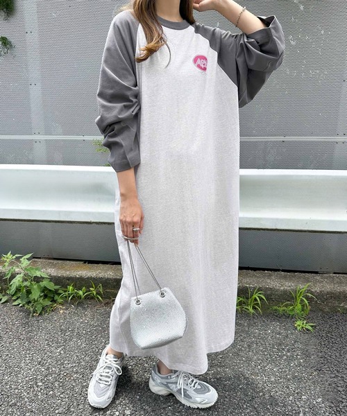 andme(アンドミー)の「配色ラグラン長袖プリントTシャツワンピース(ワンピース・レディース・チャコールグレー/グレー/ブルー/ベージュ・M)」の5枚目の写真