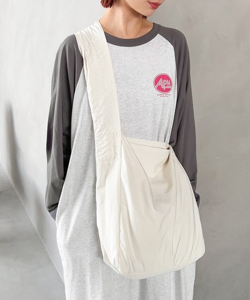 andme(アンドミー)の「配色ラグラン長袖プリントTシャツワンピース(ワンピース・レディース・チャコールグレー/グレー/ブルー/ベージュ・M)」の16枚目の写真