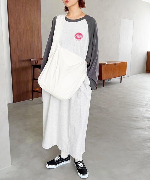 andme(アンドミー)の「配色ラグラン長袖プリントTシャツワンピース(ワンピース・レディース・チャコールグレー/グレー/ブルー/ベージュ・M)」の12枚目の写真
