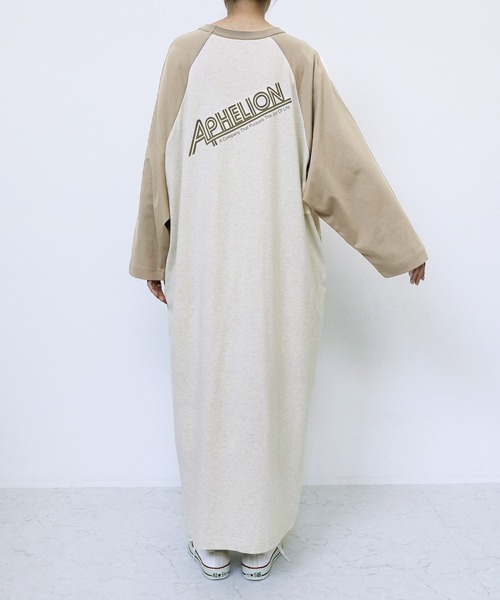 andme(アンドミー)の「配色ラグラン長袖プリントTシャツワンピース(ワンピース・レディース・チャコールグレー/グレー/ブルー/ベージュ・M)」の8枚目の写真