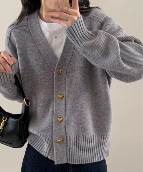ROOPTOKYO(ループトウキョウ)の「▲ハートボタンVネックニットカーディガン(カーディガン/ボレロ・レディース・ホワイト/グレー/パープル/ブラウン・FREE)」の2枚目の写真