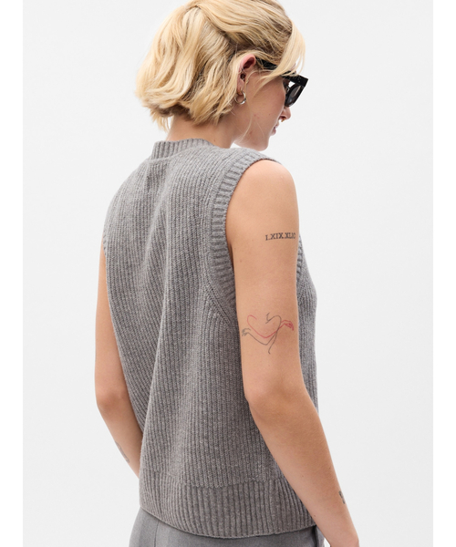 GAP（ギャップ）の「CashSoft カシミヤタッチ リブ セーターベスト（ベスト・レディース・ネイビー/グレー/ブラック/ブラウン・XS/S/XXS/XL/L/M）」の19枚目の写真