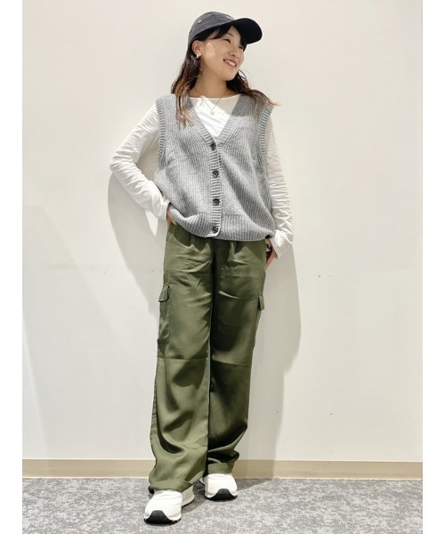 GAP（ギャップ）の「CashSoft カシミヤタッチ リブ セーターベスト（ベスト・レディース・ネイビー/グレー/ブラック/ブラウン・XS/S/XXS/XL/L/M）」の11枚目の写真