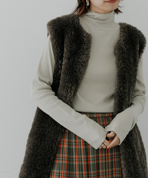 URBAN RESEARCH（アーバンリサーチ）の「『UR TECH』裏起毛タートルネックカットソー（Tシャツ/カットソー・レディース・ベージュ系その他/チャコールグレー/グリーン系その他/ブルー/オフホワイト・FREE）」の4枚目の写真