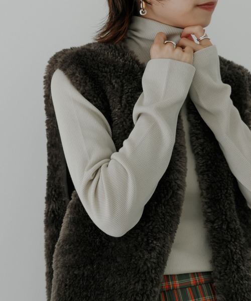 URBAN RESEARCH（アーバンリサーチ）の「『UR TECH』裏起毛タートルネックカットソー（Tシャツ/カットソー・レディース・ベージュ系その他/チャコールグレー/グリーン系その他/ブルー/オフホワイト・FREE）」の10枚目の写真