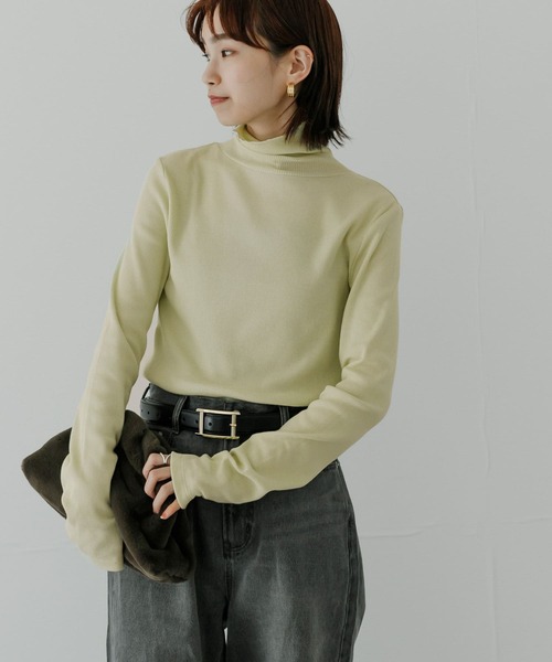 URBAN RESEARCH（アーバンリサーチ）の「『UR TECH』裏起毛タートルネックカットソー（Tシャツ/カットソー・レディース・ベージュ系その他/チャコールグレー/グリーン系その他/ブルー/オフホワイト・FREE）」の21枚目の写真