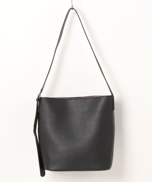 flower(フラワー)の「ポケットショルダーバッグ(ショルダーバッグ・レディース・アイボリー/ブラック・FREE)」の3枚目の写真