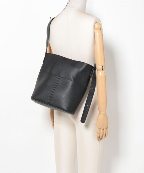 flower(フラワー)の「ポケットショルダーバッグ(ショルダーバッグ・レディース・アイボリー/ブラック・FREE)」の6枚目の写真