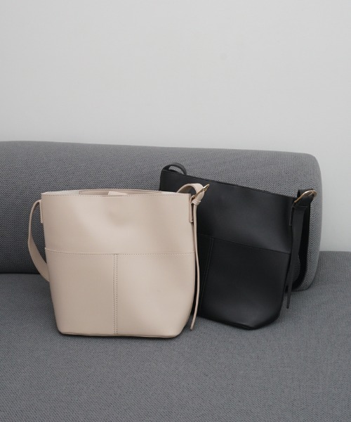 flower(フラワー)の「ポケットショルダーバッグ(ショルダーバッグ・レディース・アイボリー/ブラック・FREE)」の14枚目の写真