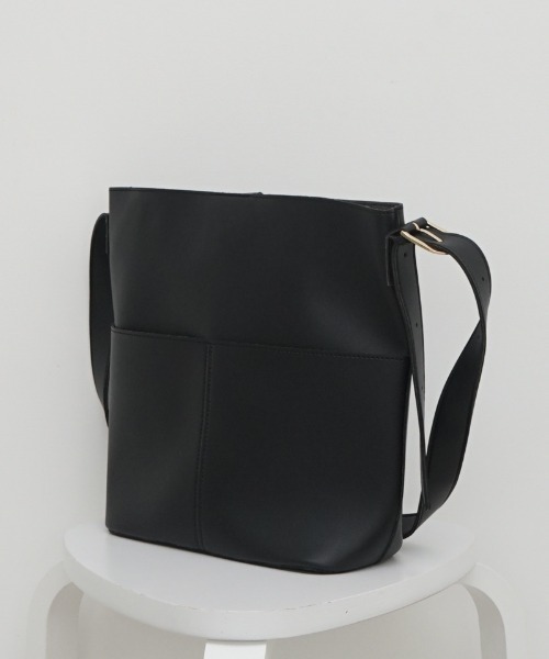 flower(フラワー)の「ポケットショルダーバッグ(ショルダーバッグ・レディース・アイボリー/ブラック・FREE)」の16枚目の写真