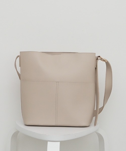 flower(フラワー)の「ポケットショルダーバッグ(ショルダーバッグ・レディース・アイボリー/ブラック・FREE)」の17枚目の写真