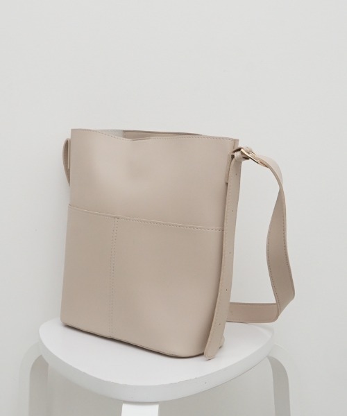 flower(フラワー)の「ポケットショルダーバッグ(ショルダーバッグ・レディース・アイボリー/ブラック・FREE)」の18枚目の写真