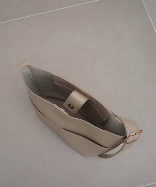 flower(フラワー)の「ポケットショルダーバッグ(ショルダーバッグ・レディース・アイボリー/ブラック・FREE)」の19枚目の写真