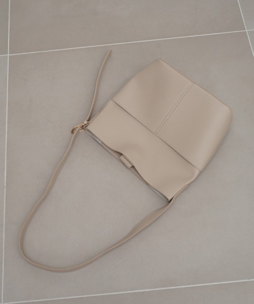 flower(フラワー)の「ポケットショルダーバッグ(ショルダーバッグ・レディース・アイボリー/ブラック・FREE)」の21枚目の写真