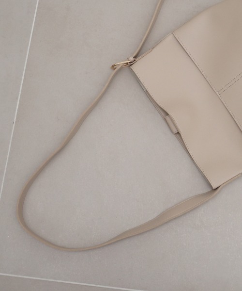 flower(フラワー)の「ポケットショルダーバッグ(ショルダーバッグ・レディース・アイボリー/ブラック・FREE)」の22枚目の写真