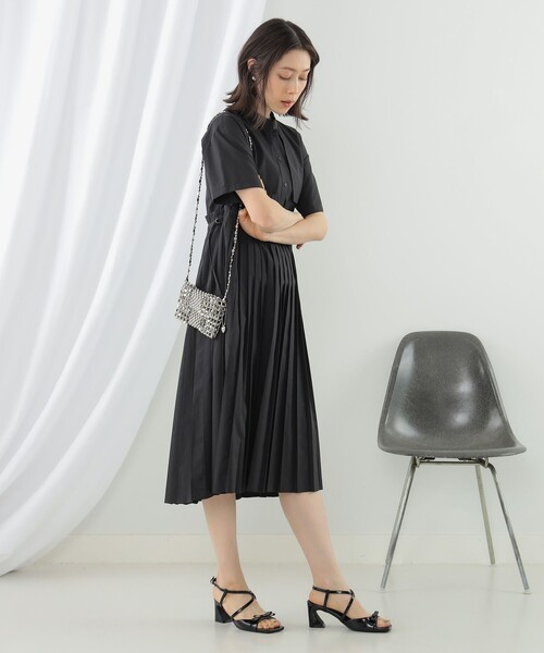 Ray BEAMS（レイビームス）の「Ray BEAMS / ヨーク レイヤー ハーフスリーブ プリーツ ワンピース（ワンピース・レディース・ライトブルー/ベージュ/ブラック・ONE SIZE）」の5枚目の写真