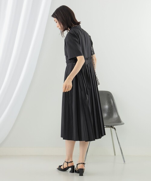 Ray BEAMS（レイビームス）の「Ray BEAMS / ヨーク レイヤー ハーフスリーブ プリーツ ワンピース（ワンピース・レディース・ライトブルー/ベージュ/ブラック・ONE SIZE）」の6枚目の写真