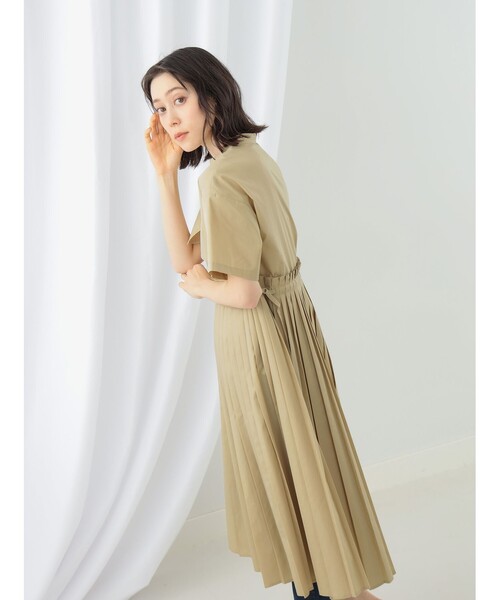 Ray BEAMS（レイビームス）の「Ray BEAMS / ヨーク レイヤー ハーフスリーブ プリーツ ワンピース（ワンピース・レディース・ライトブルー/ベージュ/ブラック・ONE SIZE）」の21枚目の写真