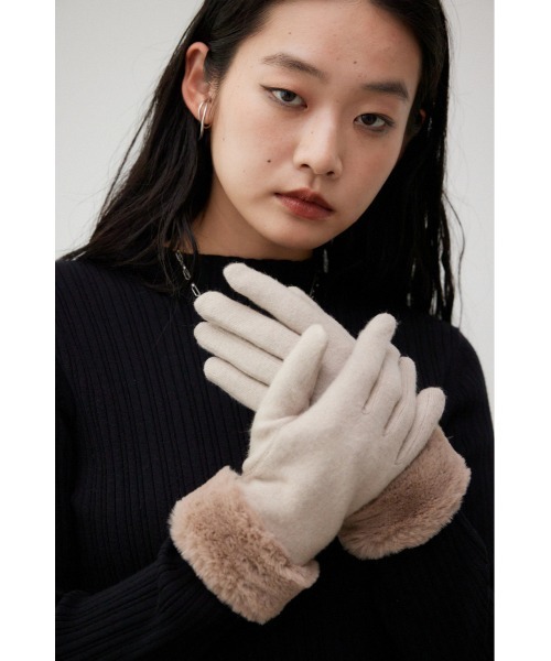AZUL by moussy（アズールバイマウジー）の「フェイクファーグローヴ（手袋・レディース・ライトベージュ/ブラック・FREE）」の8枚目の写真
