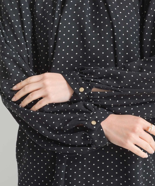 PICCIN(ピッチン)の「【WEB限定】メタルパールバーボウタイドットブラウス(メタルパールバー取り外し可能)(シャツ/ブラウス・レディース・ブラック/オフホワイト・M)」の4枚目の写真