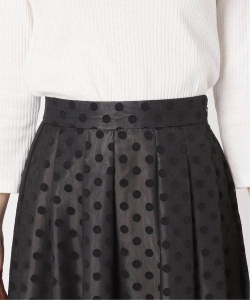 La TOTALITE（ラトータリテ）の「《追加》シアードットタックスカート（スカート・レディース・ブラック/ベージュ・36/38）」の10枚目の写真