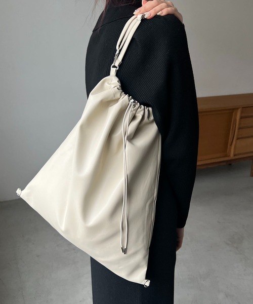 CAPRICIEUX LE'MAGE（カプリシューレマージュ）の「2WAYナップサック（バックパック/リュック・レディース・ライトベージュ/ブラック・FREE）」の13枚目の写真