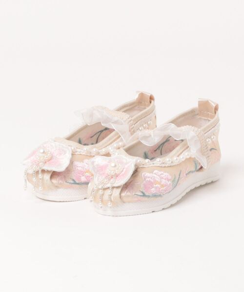 Catherine Cottage（キャサリンコテージ）の「花刺繍とパールの履物（バレエシューズ・キッズ・ベージュ/ホワイト・17/16/18/19/20/21/22）」の5枚目の写真