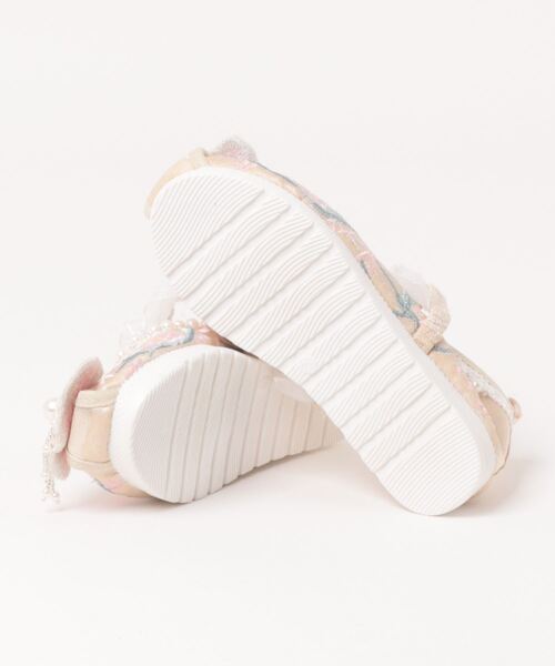 Catherine Cottage（キャサリンコテージ）の「花刺繍とパールの履物（バレエシューズ・キッズ・ベージュ/ホワイト・17/16/18/19/20/21/22）」の7枚目の写真