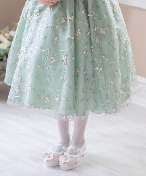 Catherine Cottage（キャサリンコテージ）の「花刺繍とパールの履物（バレエシューズ・キッズ・ベージュ/ホワイト・17/16/18/19/20/21/22）」の14枚目の写真