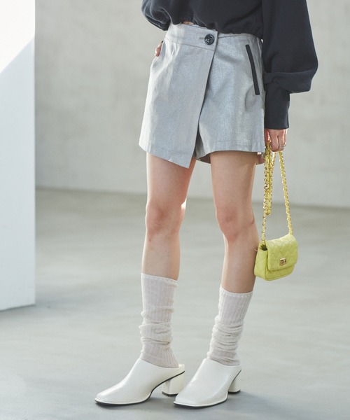 VIS（ビス）の「【STAYC/SUMIN着用】箔プリントミニスカパン（スラックス・レディース・ベージュ/グレー・S/M）」の4枚目の写真