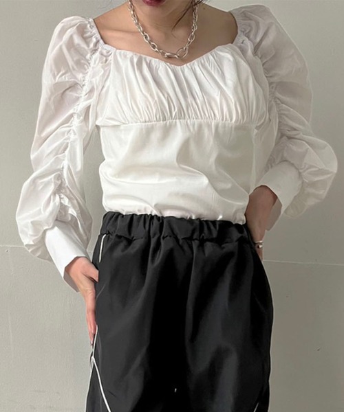Jewelobe(ジュエローブ)の「2wayギャザーディテールデザイントップス(シャツ/ブラウス・レディース・ホワイト/ベージュ/ブラック・FREE)」の5枚目の写真