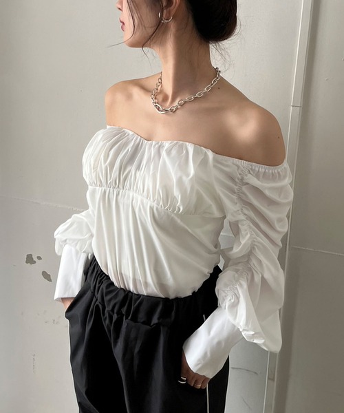 Jewelobe(ジュエローブ)の「2wayギャザーディテールデザイントップス(シャツ/ブラウス・レディース・ホワイト/ベージュ/ブラック・FREE)」の6枚目の写真