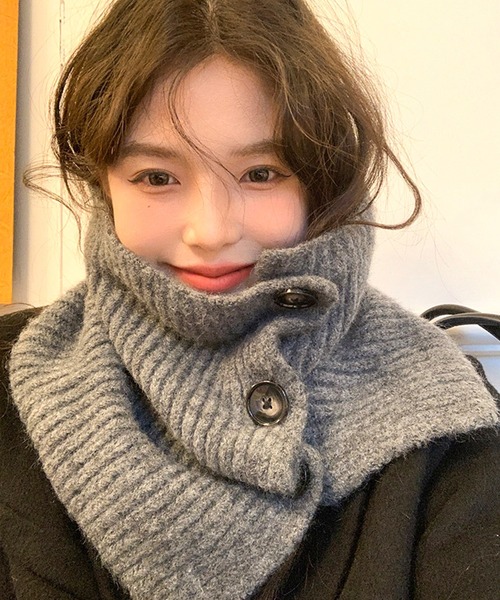 Felt-Maglietta（フェルトマリエッタ）の「ボタン付きネックウォーマー（ネックウォーマー/スヌード・レディース・ブラック/アイボリー/チャコールグレー/グレー・FREE）」の4枚目の写真