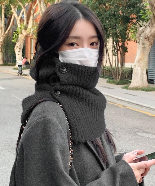 Felt-Maglietta（フェルトマリエッタ）の「ボタン付きネックウォーマー（ネックウォーマー/スヌード・レディース・ブラック/アイボリー/チャコールグレー/グレー・FREE）」の3枚目の写真