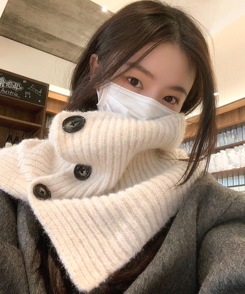 Felt-Maglietta（フェルトマリエッタ）の「ボタン付きネックウォーマー（ネックウォーマー/スヌード・レディース・ブラック/アイボリー/チャコールグレー/グレー・FREE）」の5枚目の写真