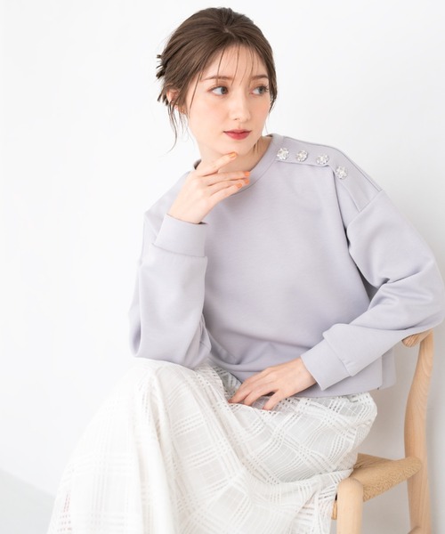 MISCH MASCH（ミッシュマッシュ）の「ビジュー釦クロップドスウェット/MM418202（スウェット・レディース・ピンク/ホワイト/ライトグレー/ネイビー・S/M）」の2枚目の写真