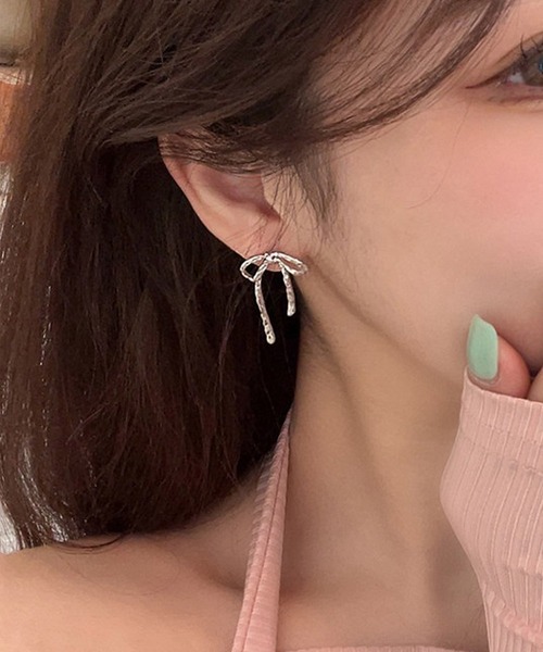 Dita Muaj.(ディータムアージュ)の「【選べる】リボンピアス(ピアス(両耳用)・レディース・シルバー/ブラック/ゴールド/ゴールド系その他/シルバー系その他・FREE)」の7枚目の写真