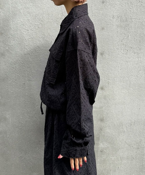 CIAOPANIC(チャオパニック)の「INDIAレースショート丈2ポケットシャツジャケット(ブルゾン・レディース・ホワイト/ブラック・FREE)」の4枚目の写真