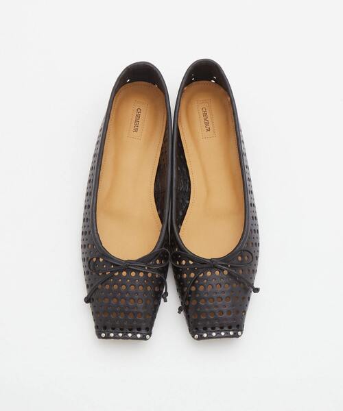 martinique（マルティニーク）の「【CHEMBUR/チェンバー】SQ FLAT STUD PUNCHING BALLET（バレエシューズ・レディース・ブラック・37/36/35/38）」の2枚目の写真