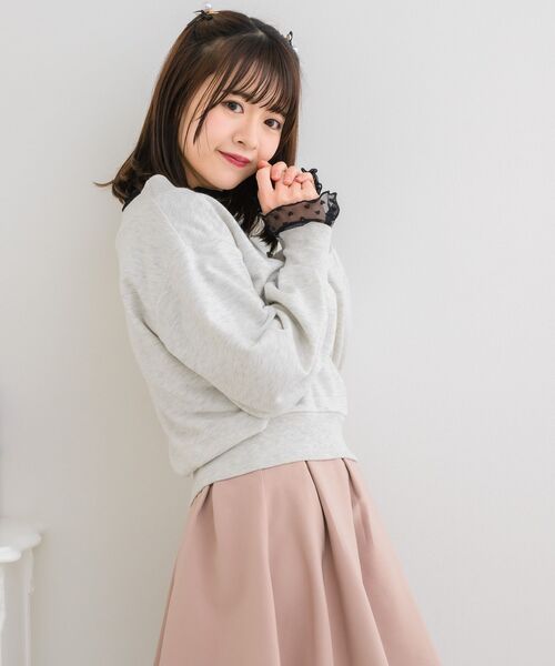 ems excite(エムズエキサイト)の「ボートネックショートトレーナー(スウェット・レディース・ブラック/ホワイト系その他/ピンク・FREE)」の4枚目の写真