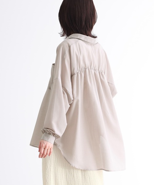 n'OrLABEL(ノアールレーベル)の「【機能素材】『イージーケアバックギャザーシャツ』(シャツ/ブラウス・レディース・ネイビー/コーラル/グレイッシュブルー/グレイッシュベージュ・FREE)」の9枚目の写真