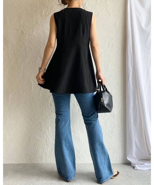 She's Closet(シーズクローゼット)の「フロントダブルジップVネックボリュームフレアペプラムジレベスト(ベスト・レディース・アイボリー/ブラック/チャコールグレー・FREE)」の5枚目の写真