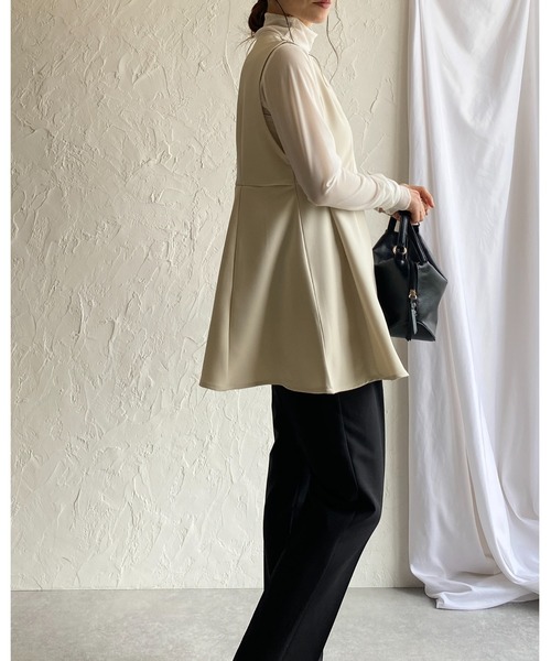 She's Closet(シーズクローゼット)の「フロントダブルジップVネックボリュームフレアペプラムジレベスト(ベスト・レディース・アイボリー/ブラック/チャコールグレー・FREE)」の15枚目の写真