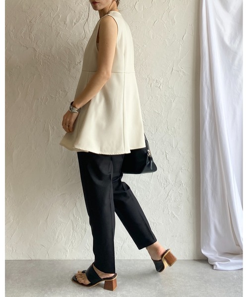 She's Closet(シーズクローゼット)の「フロントダブルジップVネックボリュームフレアペプラムジレベスト(ベスト・レディース・アイボリー/ブラック/チャコールグレー・FREE)」の17枚目の写真