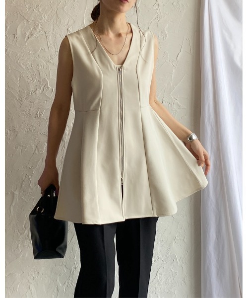 She's Closet(シーズクローゼット)の「フロントダブルジップVネックボリュームフレアペプラムジレベスト(ベスト・レディース・アイボリー/ブラック/チャコールグレー・FREE)」の18枚目の写真