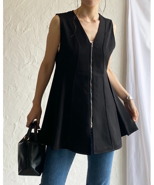 She's Closet(シーズクローゼット)の「フロントダブルジップVネックボリュームフレアペプラムジレベスト(ベスト・レディース・アイボリー/ブラック/チャコールグレー・FREE)」の19枚目の写真